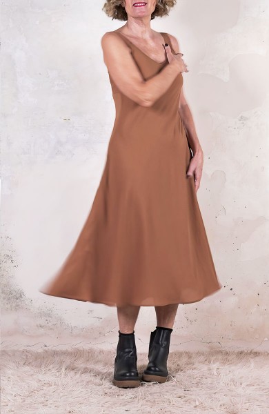 GEORGETTE PERFECTO DRESS - Tabacco Ambivalente